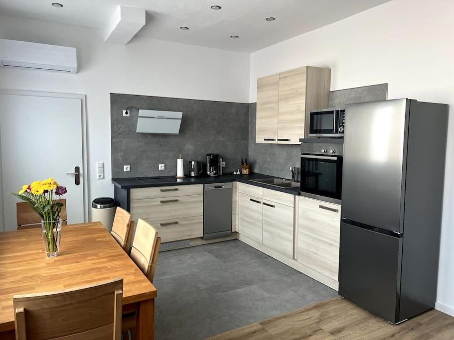Moderne, Stilvolle Ferienwohnung In Eich Eich  المظهر الخارجي الصورة